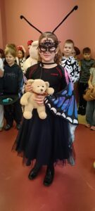 Uczennica kl. 3a w stroju motyla