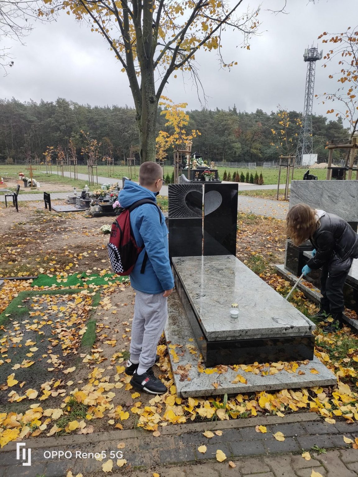 Klasa 5d kultywuje tradycje rodzinne i pamięta o tych, którzy odeszli ...
