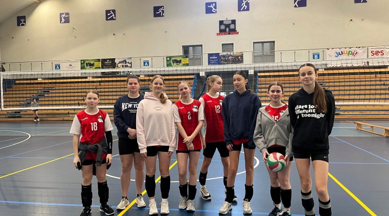 zdjęcie grupowe dziewcząt