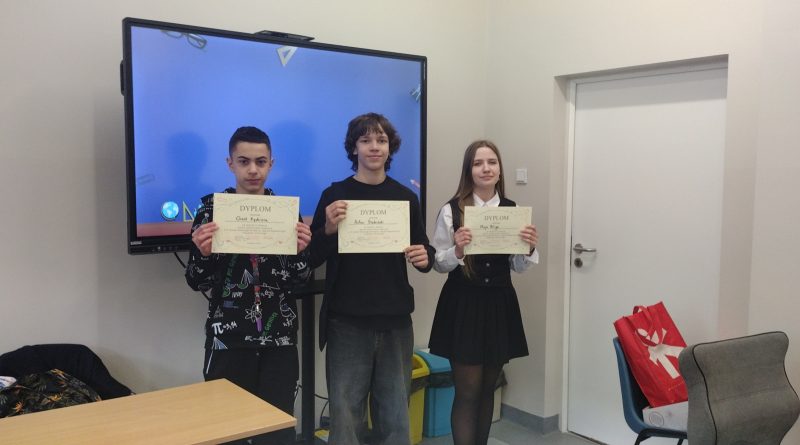 Najlepsza trójka z klas siódmych w naszej gminie.