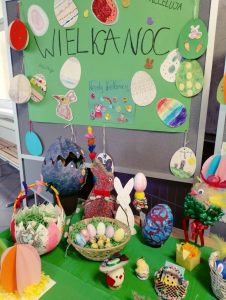 Szkolna wystawa prac konkursowych