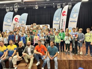 zawody pływackie - zdjęcie grupowe