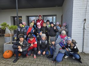 zdjęcie grupowe przed restauracją