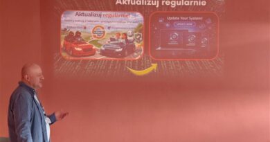 Mężczyzna w trakcie wykładu