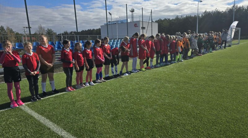 zdjęcie wszystkich dziewcząt biorących udział w turnieju